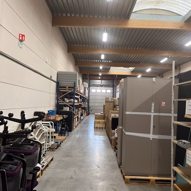 À LOUER ENTREPÔT + BUREAUX KONTICH