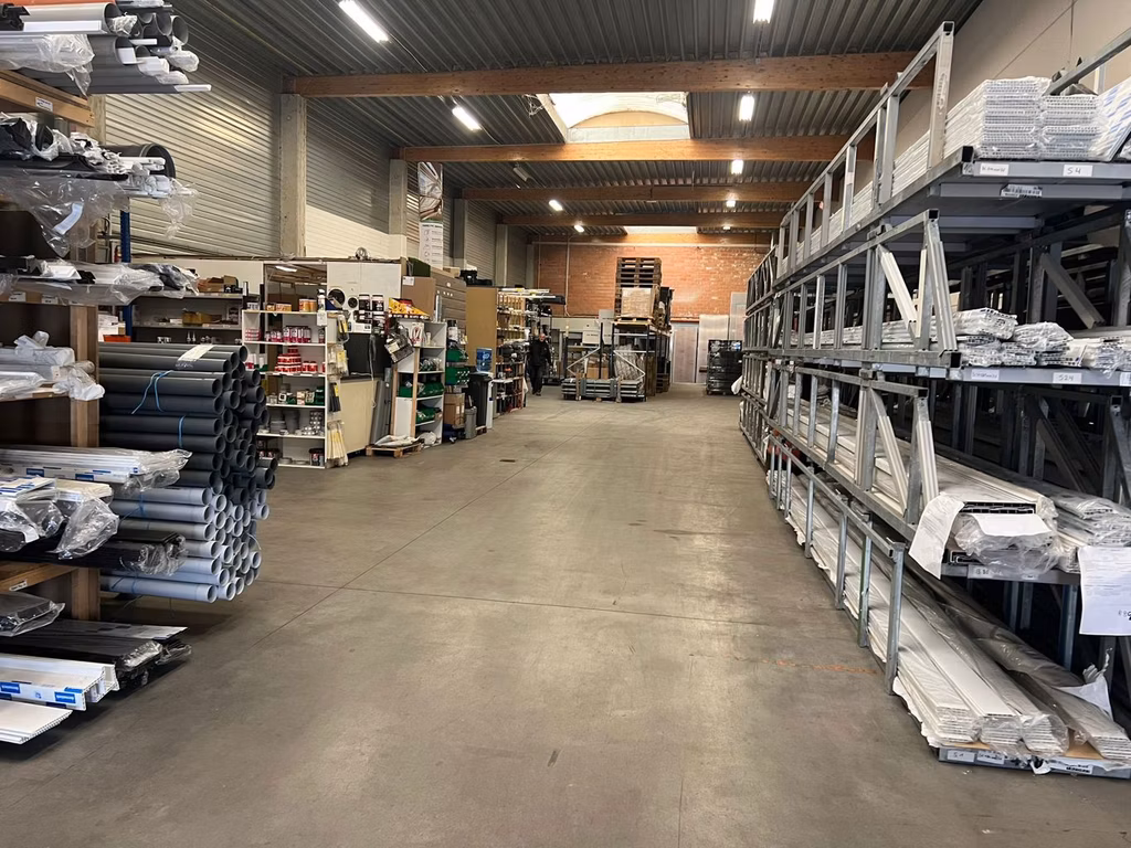 À LOUER ENTREPÔT + BUREAUX KONTICH