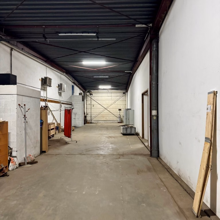 A LOUER - P.A.E Jumet - Immeuble semi-industriel