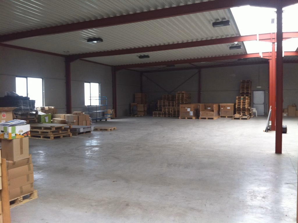 A LOUER - NIVELLES - ENTREPOT + BUREAUX