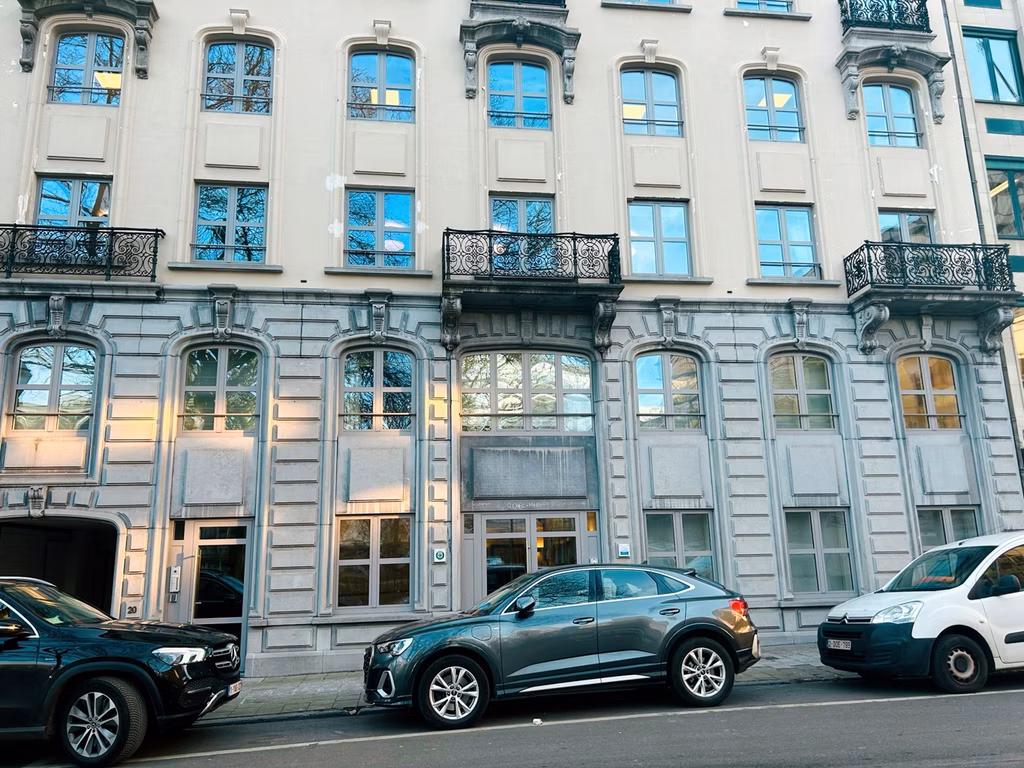 Bureaux avec cour a louer 