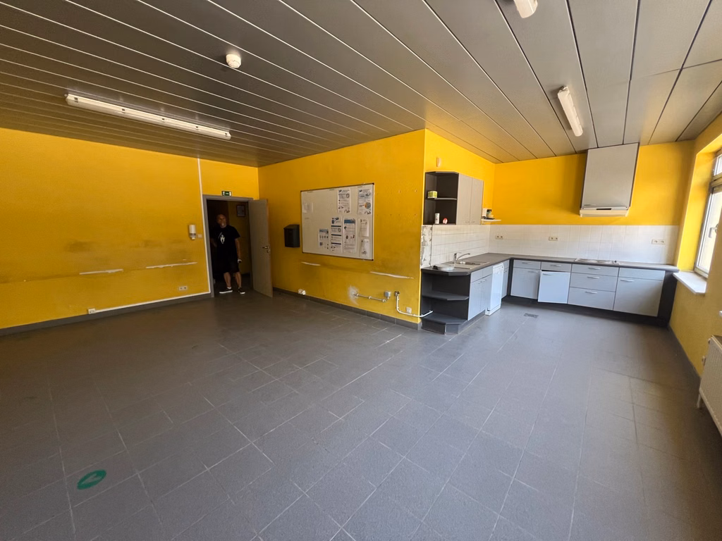 A VENDRE - P.A.E Soignies Guelenne - Immeuble semi-industriel