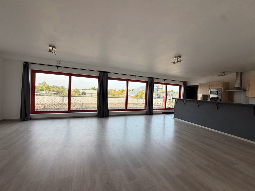 FOR SALE WAREHOUSE WITH SHOWROOM IN DUFFEL