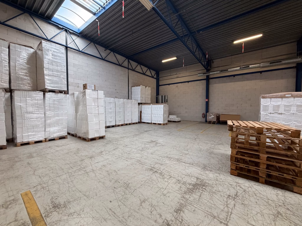 TE HUUR BEDRIJFSGEBOUW MECHELEN