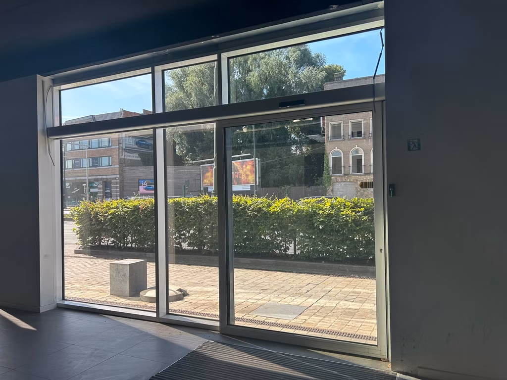 TE HUUR - BERCHEM SAINT AGATHA - HANDELSZAAK