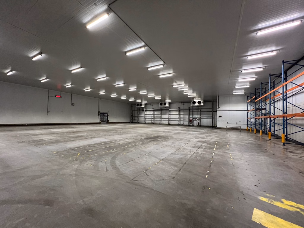 A VENDRE - P.A.E Courcelles - Entrepôt logistique frigo