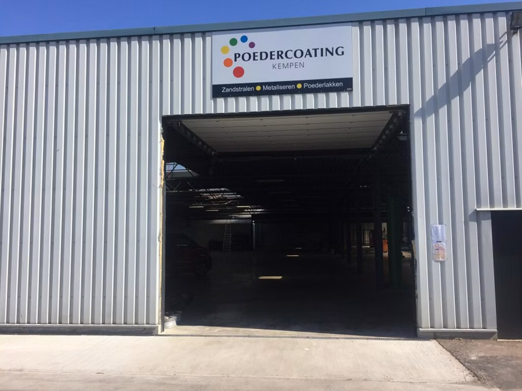 TE HUUR MAGAZIJN EN TERREIN MOL