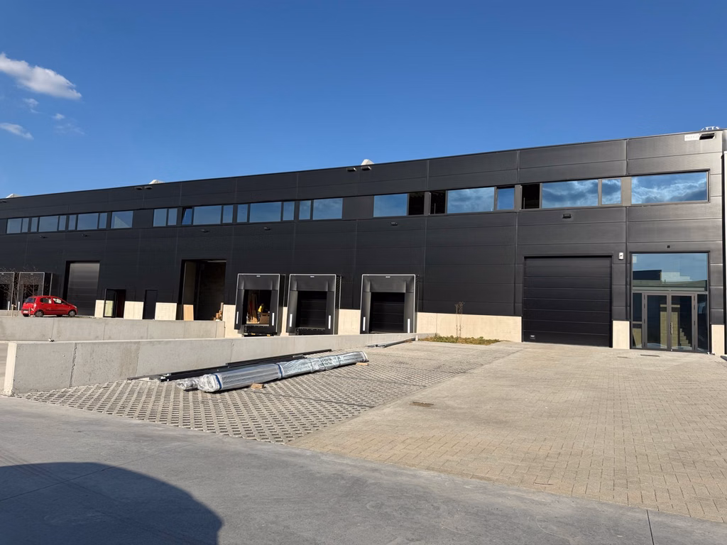 À LOUER ENTREPÔT NEUF ET BUREAUX MALINES