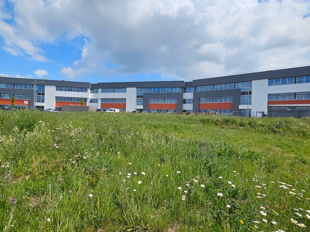 NIVAXIS - AXIS NIVELLES - B - 352/1445