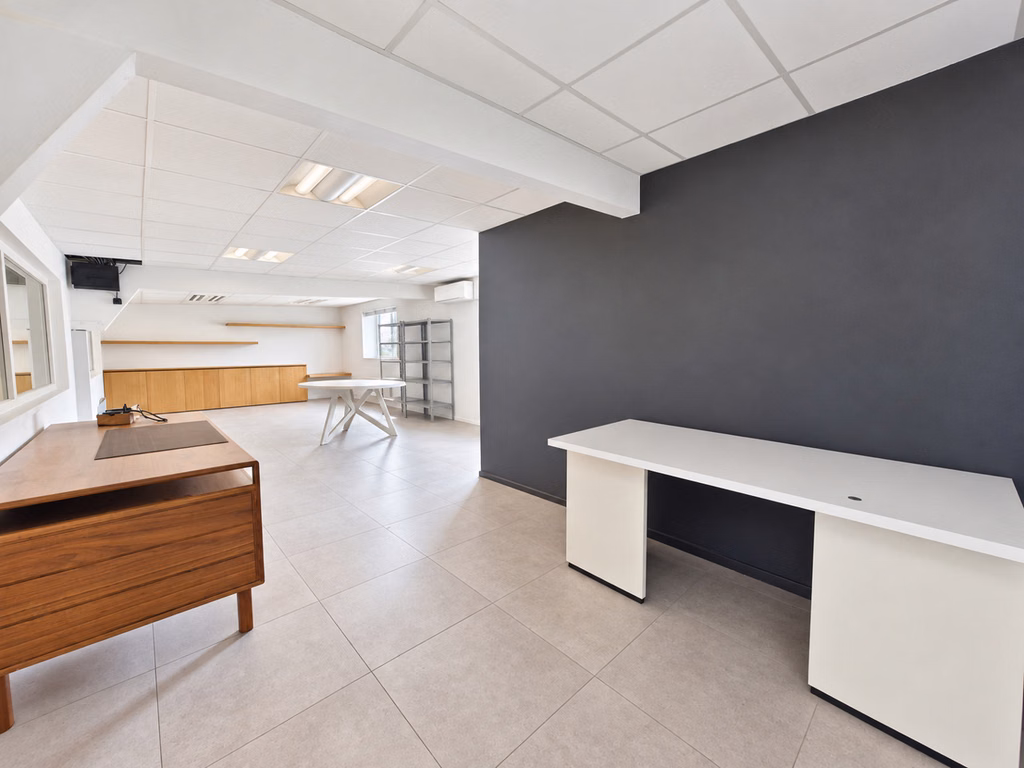 Multifunctional commercial property for rent