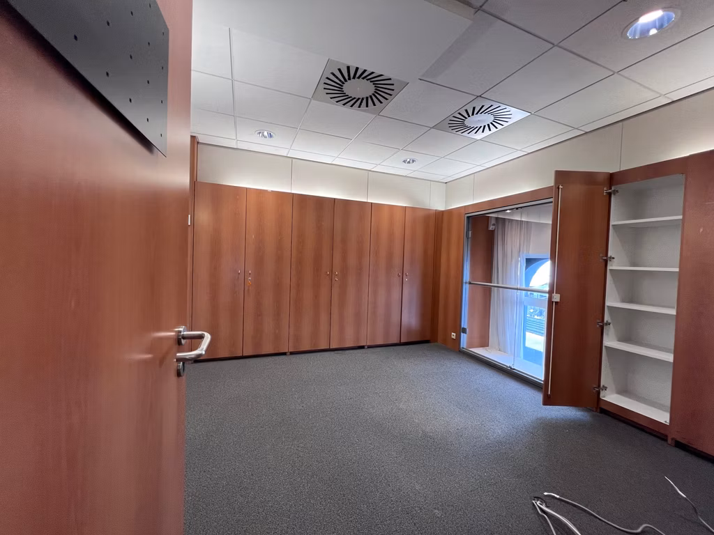 Luxembourg 47-RDC BUREAU RETAIL