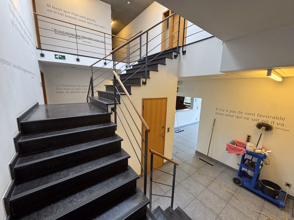 A LOUER - ENTREPOT + BUREAUX - WAVRE