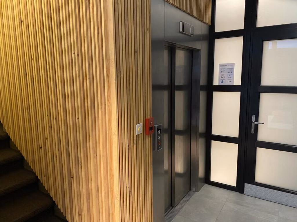 A LOUER - BUREAUX - SCHAERBEEK