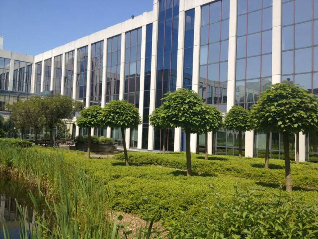 BESSENVELD 19-25-AIRPORT GARDEN