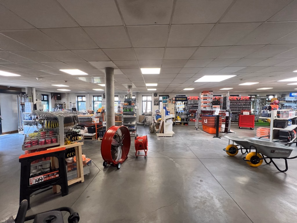 A VENDRE - P.A.E Portemont - immeuble semi-industriel