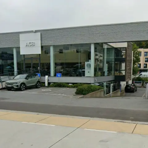 Immeuble polyvalent à louer <br> Wavre