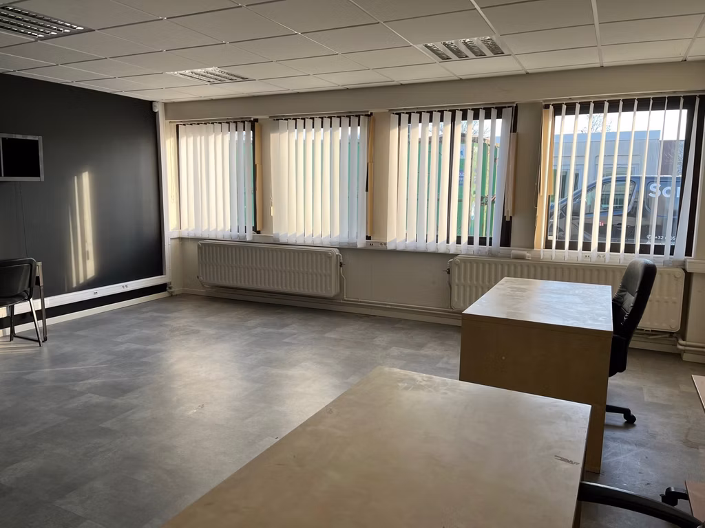 BUREAUX + ENTREPOT A LOUER - ZONING ZAVENTEM