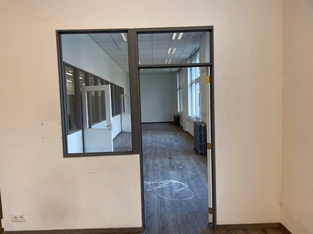 À LOUER – Bureaux & espaces polyvalents à Anderlecht (Poincaré 61)