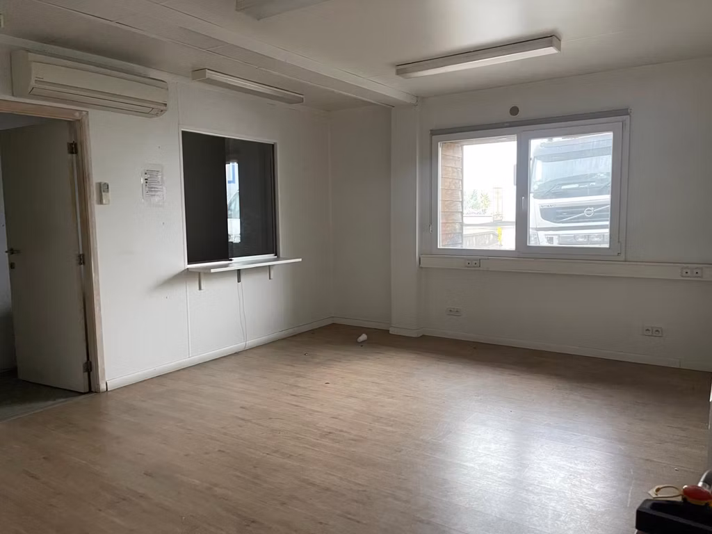 A LOUER ENTREPOT SINT-NIKLAAS