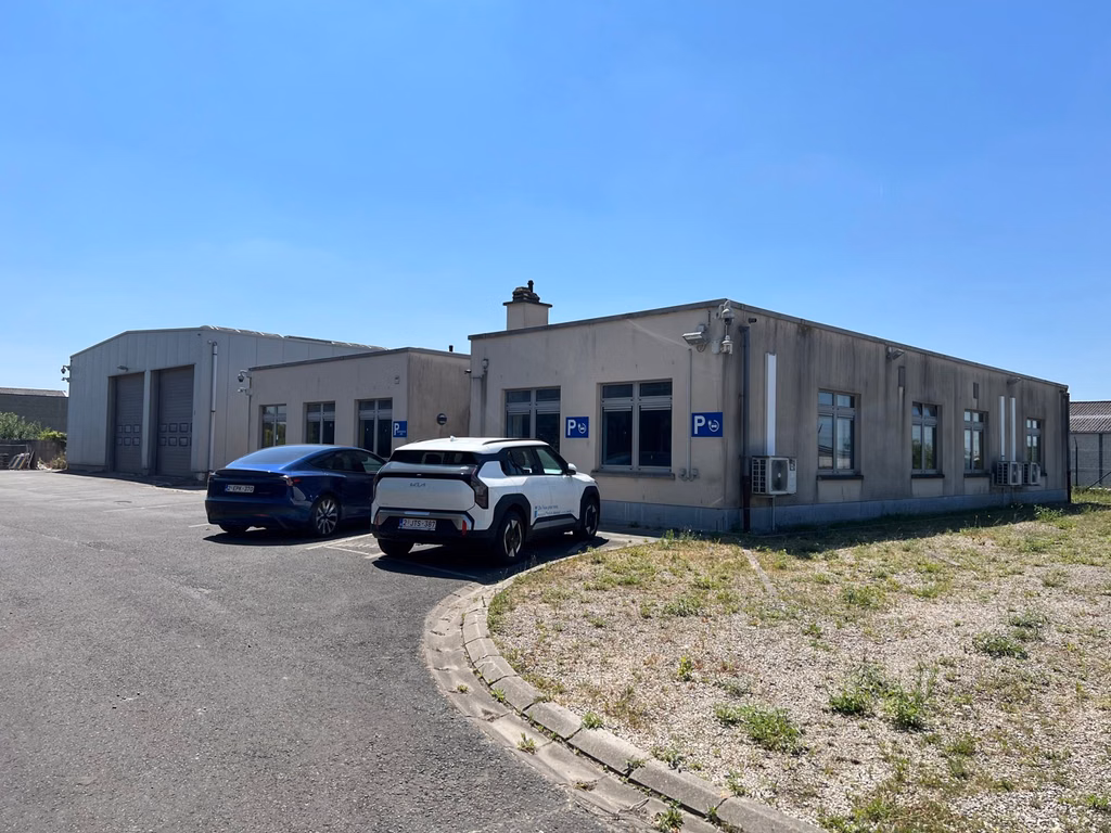 A VENDRE - P.A.E Soignies Guelenne - Immeuble semi-industriel