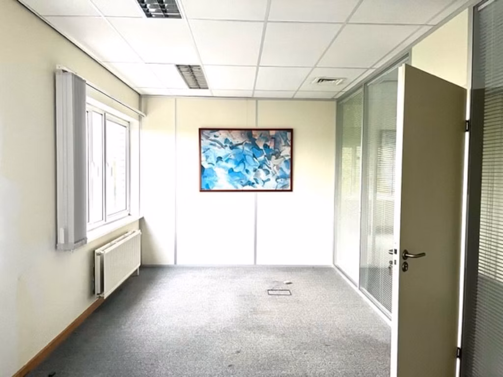 A LOUER - IMMEUBLE DE BUREAUX -  ZAVENTEM 3.000 EURO / MOIS - MULTIPLES POSSIBILITES