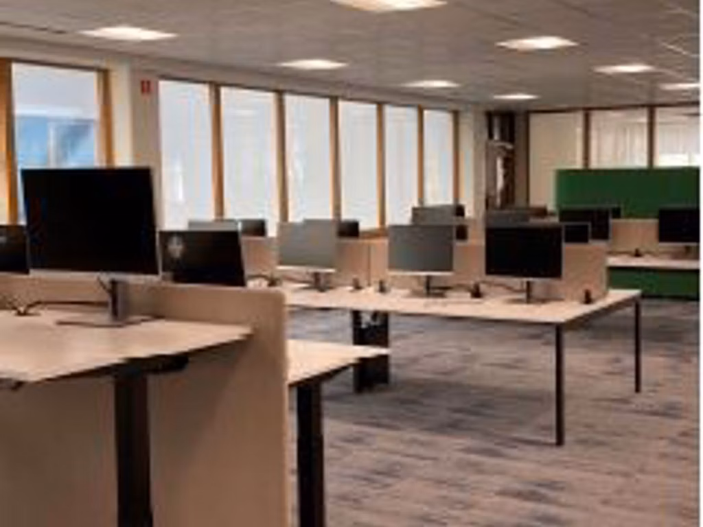 TE HUUR KANTOORGEBOUW IN ZWIJNDRECHT