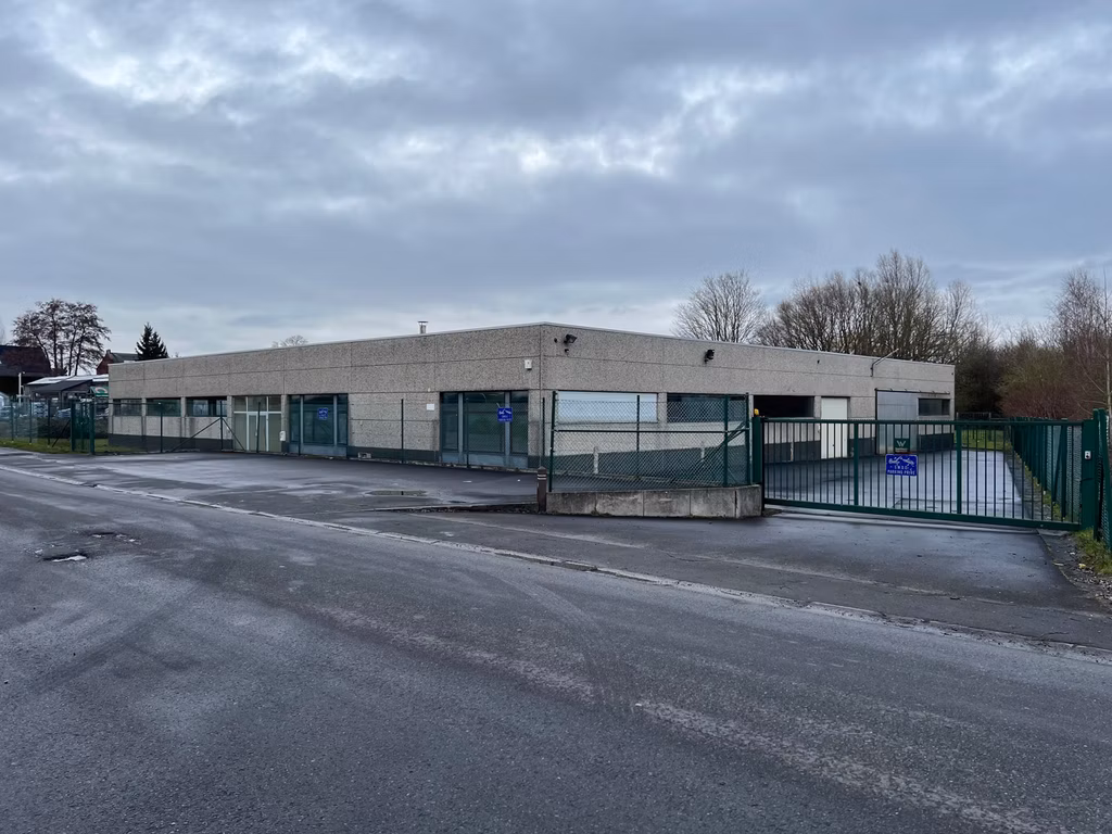 A LOUER - P.A.E Gembloux-Sauvenière - immeuble industriel