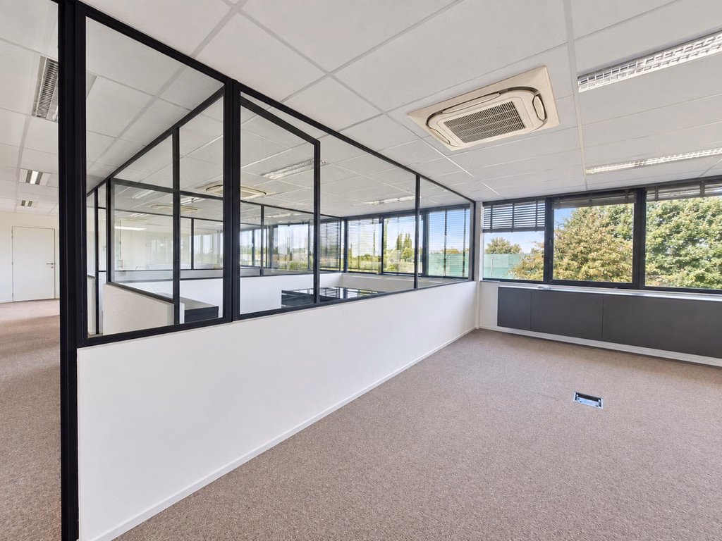 Multifunctional commercial property for rent