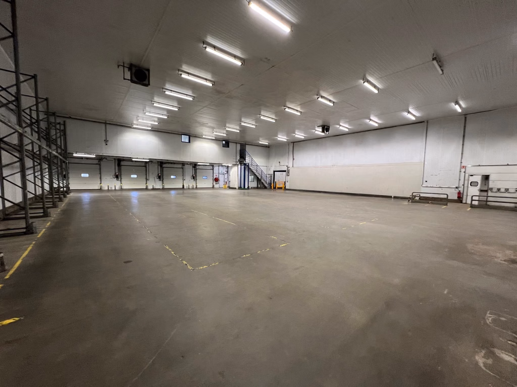 A VENDRE - P.A.E Courcelles - Entrepôt logistique frigo