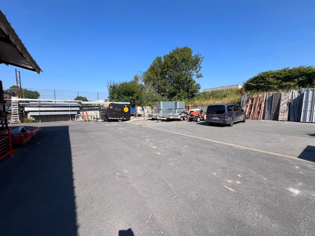 A VENDRE - P.A.E Portemont - immeuble semi-industriel