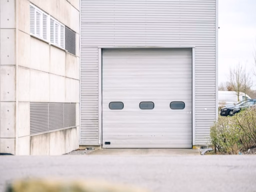 A LOUER - ENTREPOT + BUREAUX - WAVRE