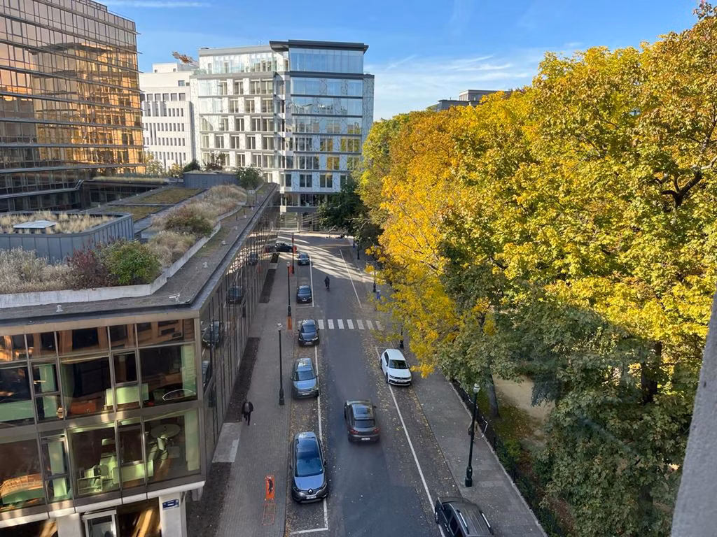 TE HUU R- KANTOREN - BRUSSEL