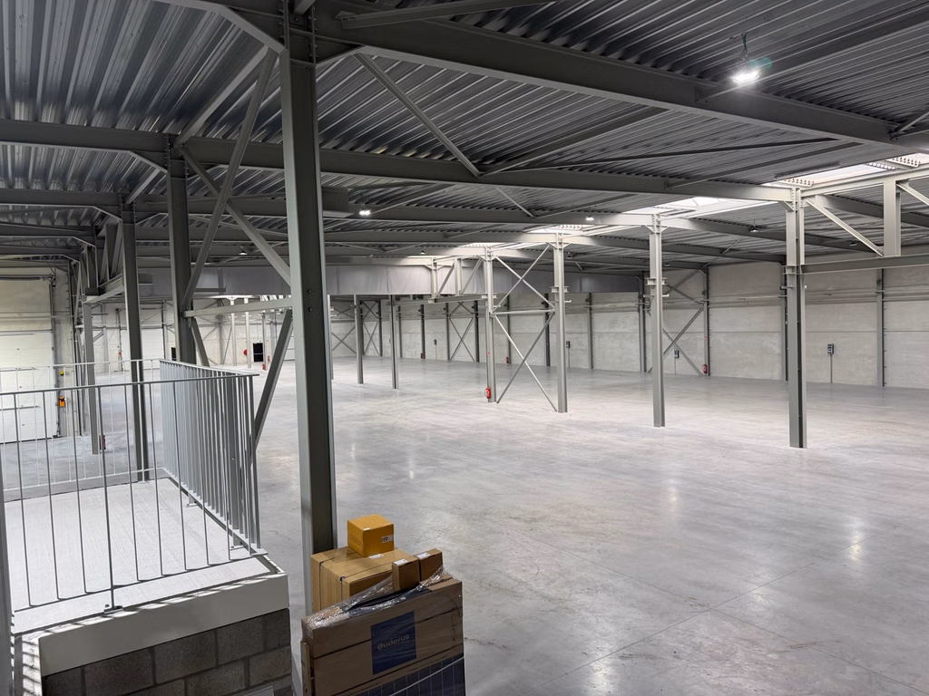 FOR RENT NEW-BUILD WAREHOUSE AND OFFICES  DUFFEL