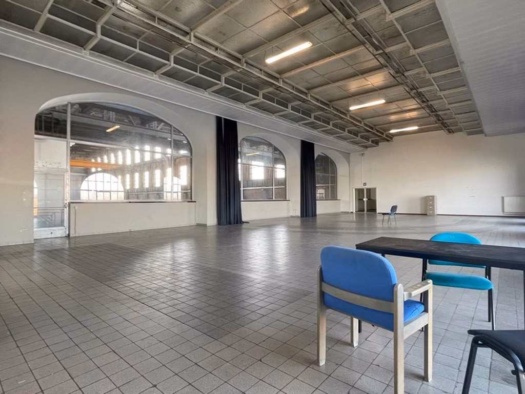 ESPACE MULTIFONCTIONNEL À LOUER À SCHELLE