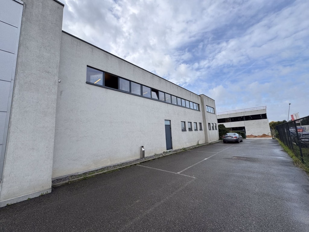 A LOUER - ENTREPOT + BUREAUX - WAVRE