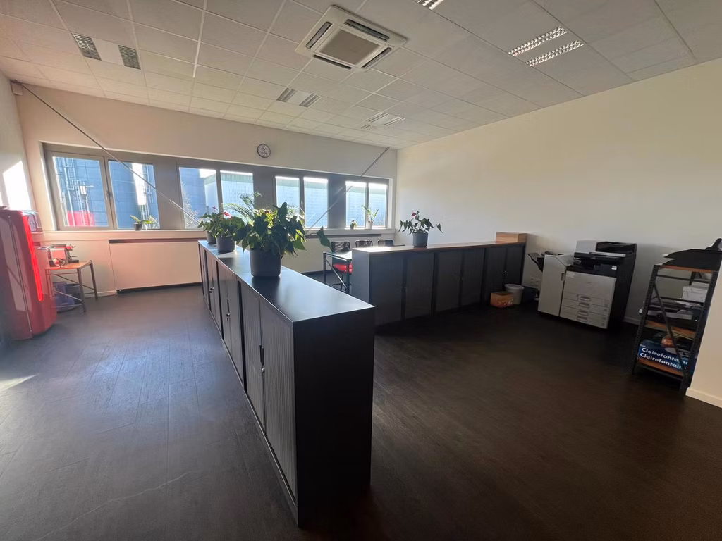 À LOUER ENTREPÔT + BUREAUX KONTICH