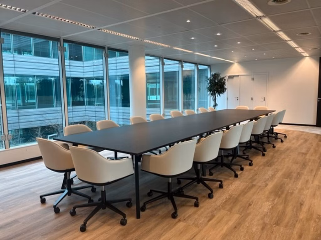 Volledig gerenoveerde kantoren + Voordelige prijzen!! Bel nu