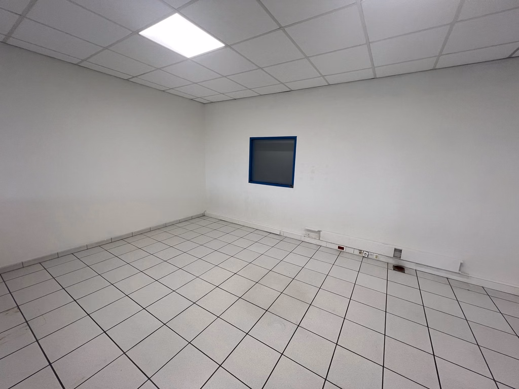 A VENDRE - P.A.E Courcelles - Entrepôt logistique