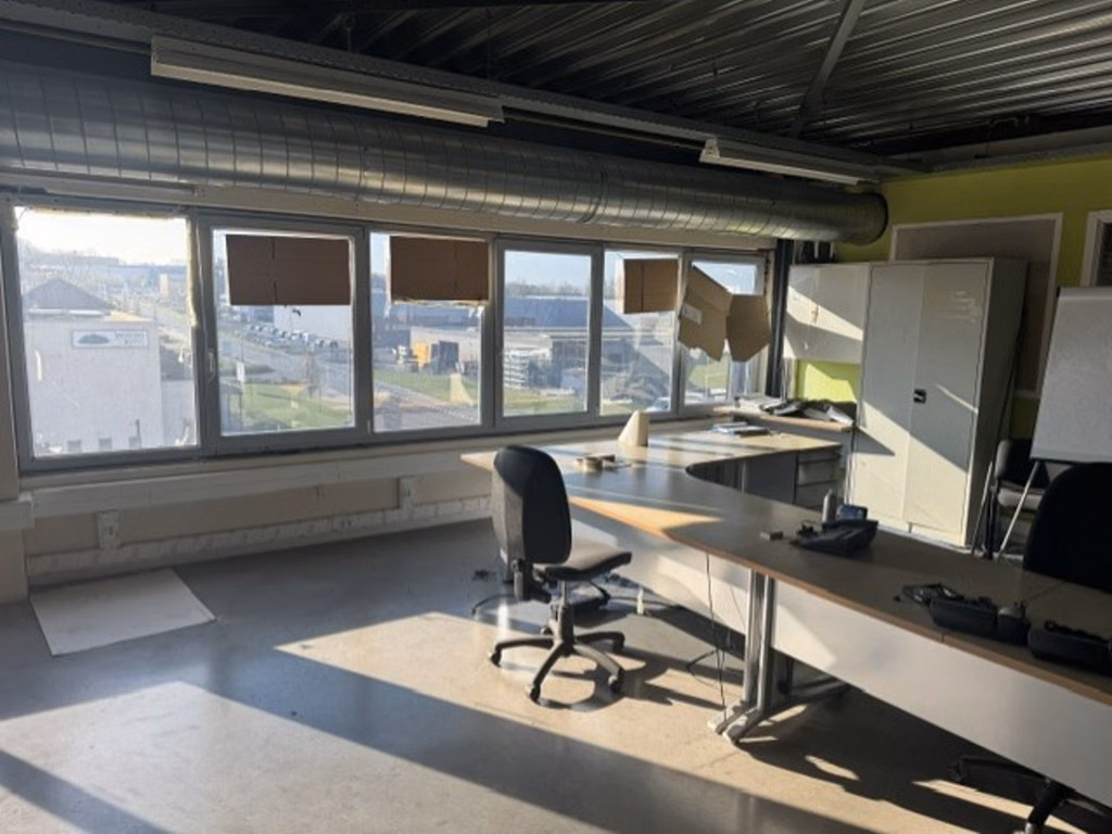 A VENDRE - SAINTES - IMMEUBLE POLYVALENT