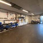 Zeldzaam bedrijfspand met showroom magazijn en kantoor 