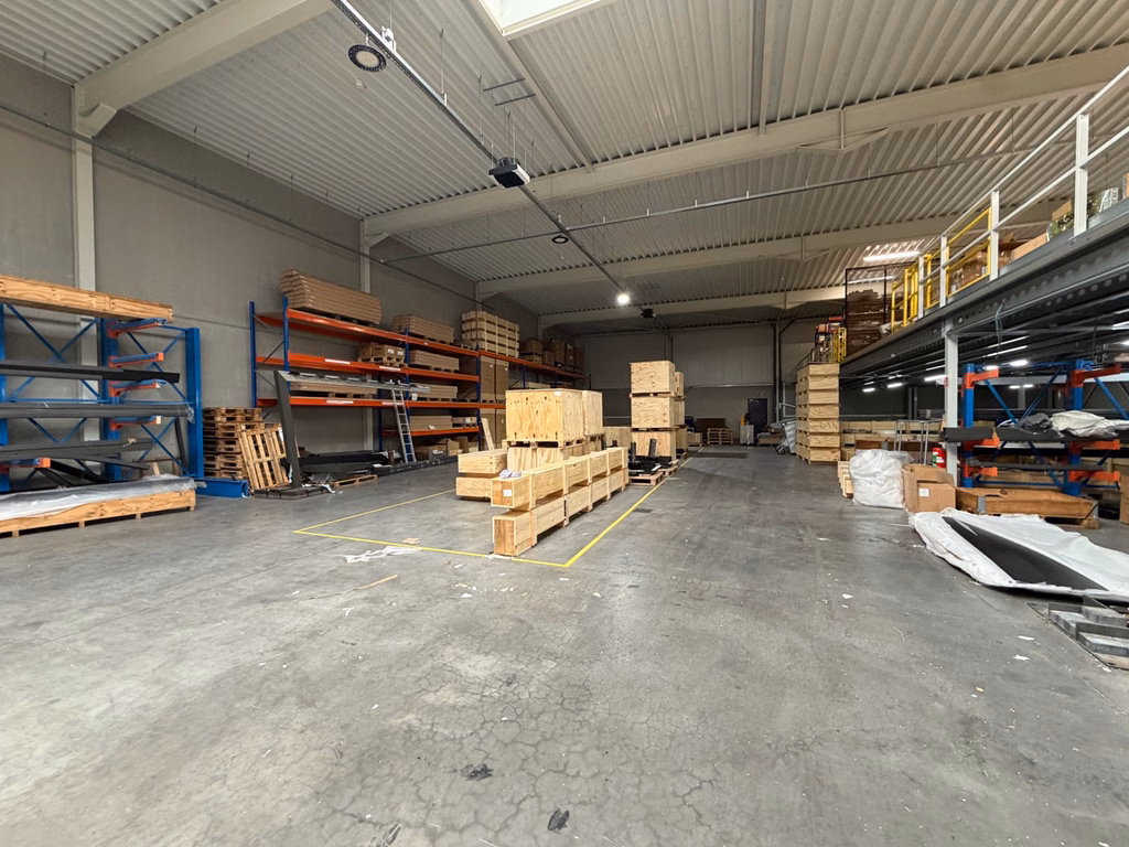 À LOUER ENTREPÔT ET BUREAUX KONTICH