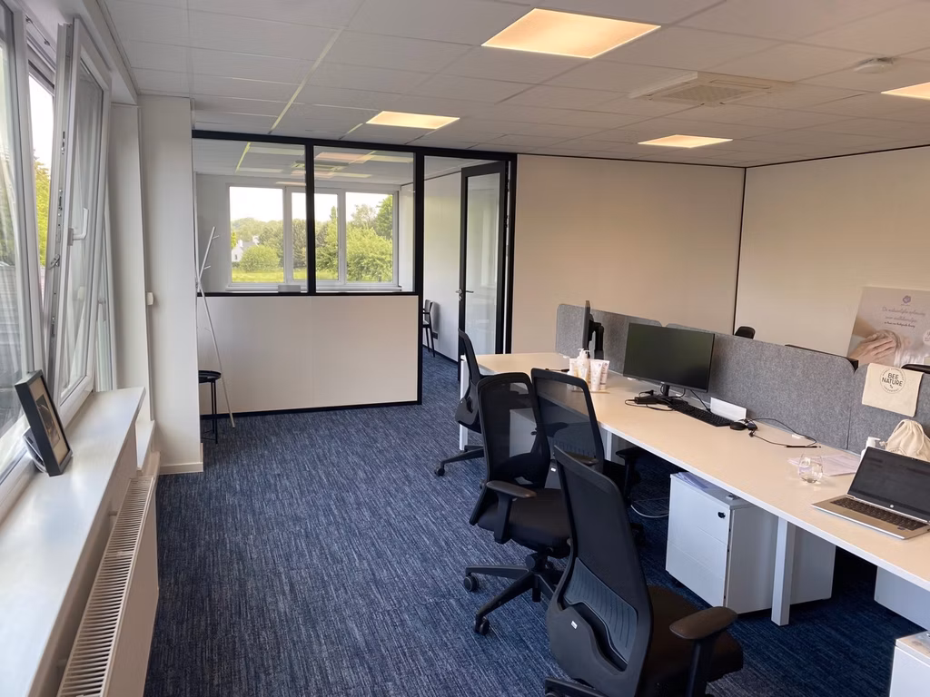 A LOUER - LASNE - BUREAUX