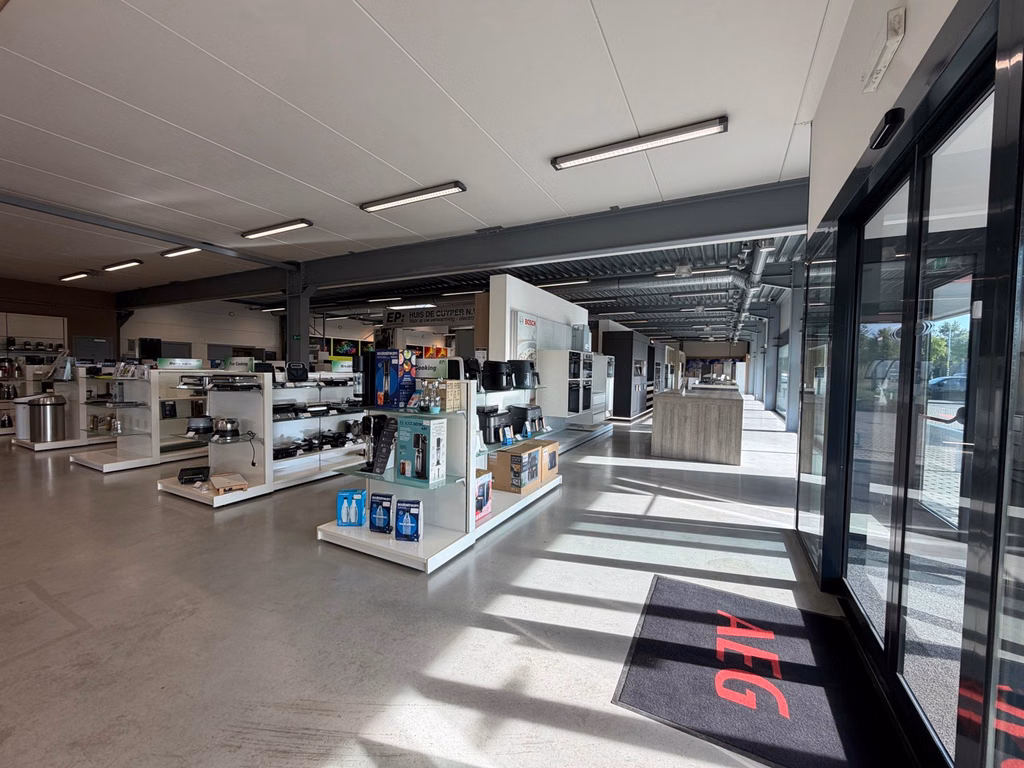 FOR SALE WAREHOUSE WITH SHOWROOM IN DUFFEL