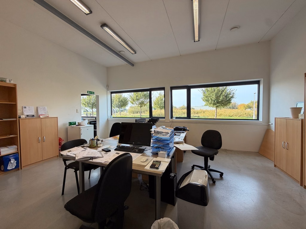 FOR SALE WAREHOUSE WITH SHOWROOM IN DUFFEL