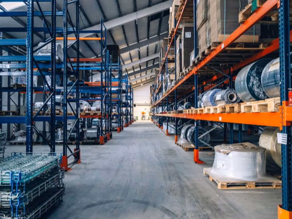 A LOUER - ENTREPOT + WAVRE