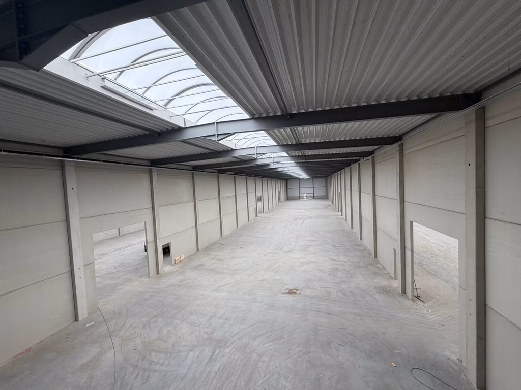 À LOUER ENTREPÔT NEUF ET BUREAUX MALINES