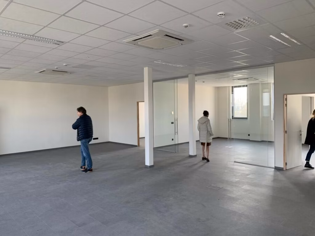A LOUER - BUREAUX + ESPACE POLIVALENT - DROGENBOS