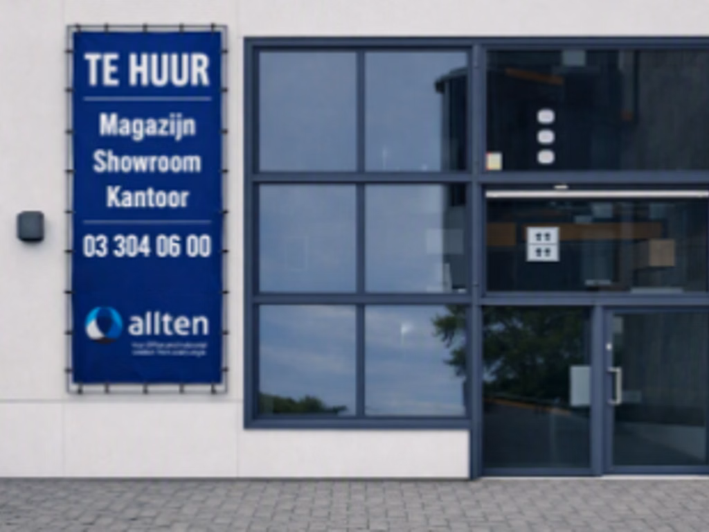 480 m² commercial space with office space and a showroom
