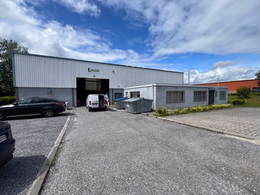A LOUER - P.A.E Airport 1 - immeuble industriel