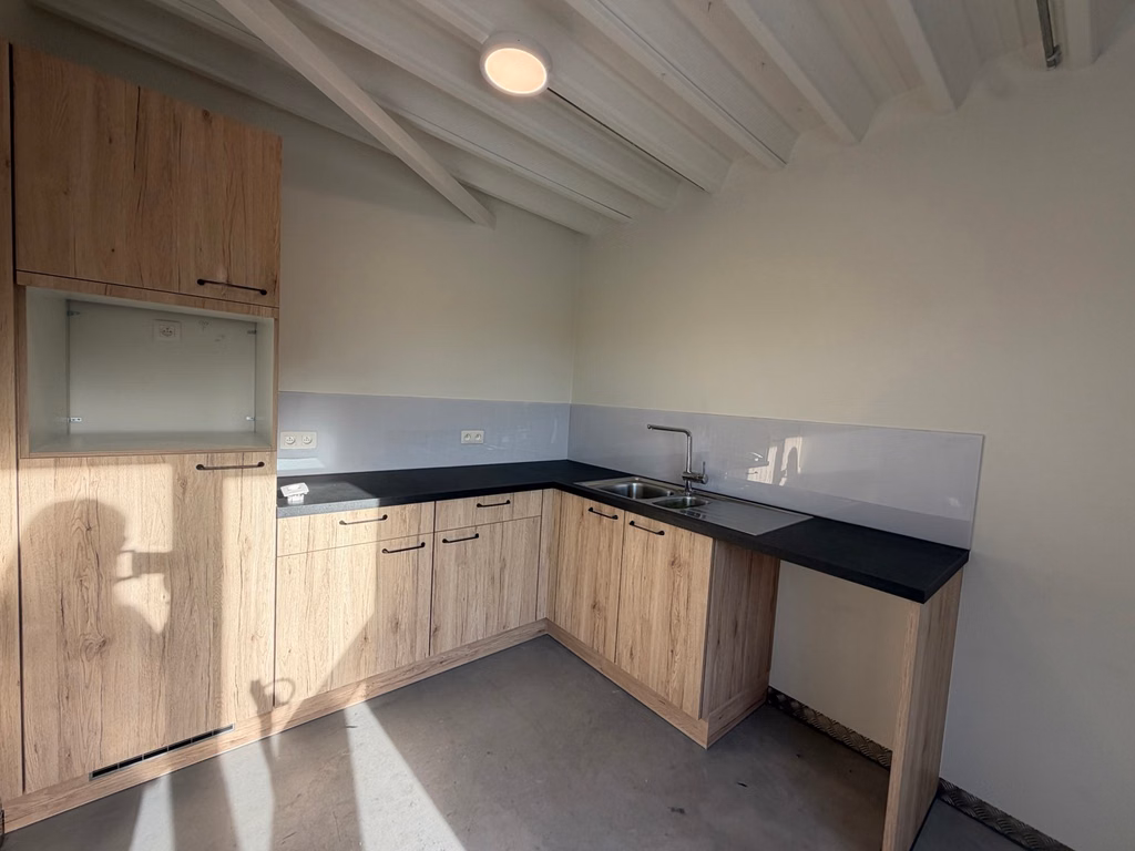 FOR RENT NEW-BUILD WAREHOUSE AND OFFICES  DUFFEL